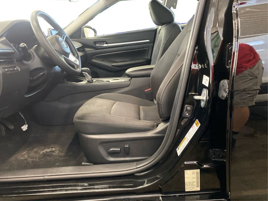 Used 2022 Black Nissan 2.5 SV image 7
