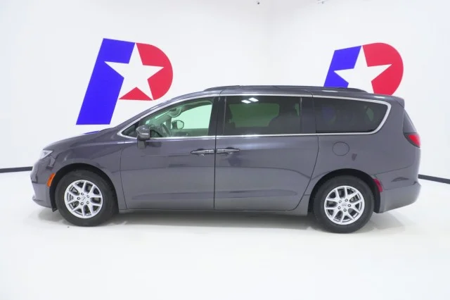 Used 2022 GREY Chrysler Touring L image 9