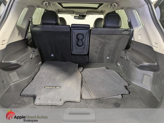 Used 2017 White Nissan SL image 9