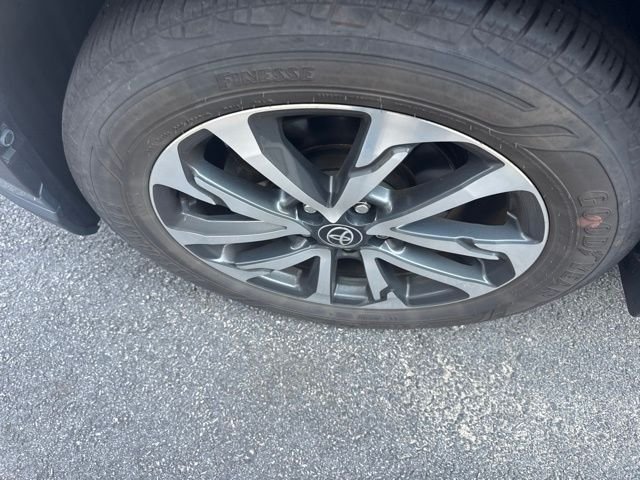 Used 2022 Gray Toyota XLE image 5