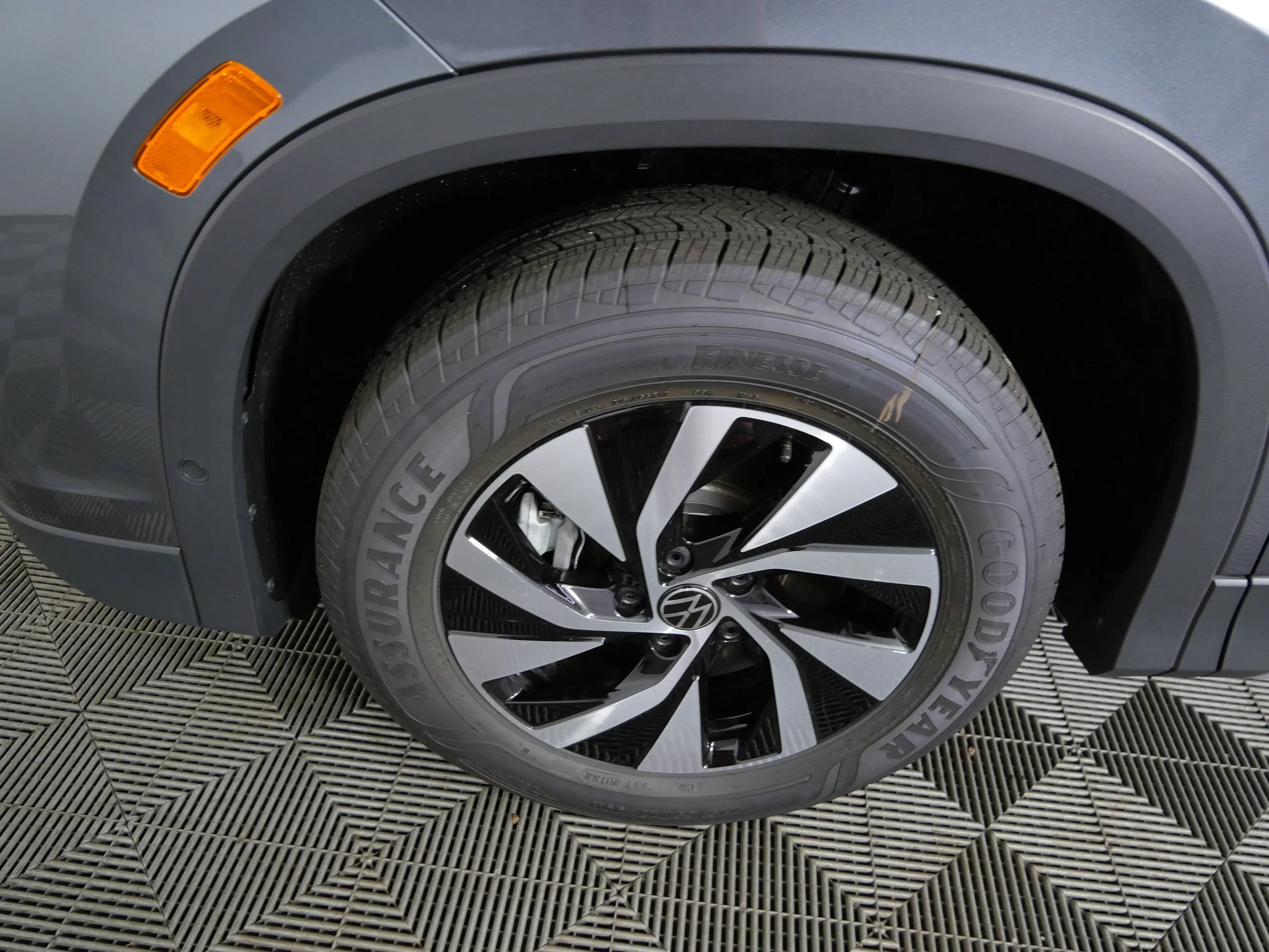 New 2026 Platinum Gray Metallic Volkswagen S image 15