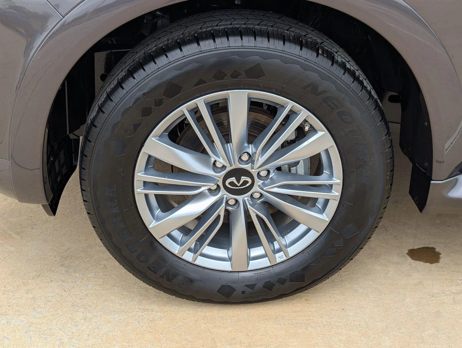 Used 2024 Anthracite Gray INFINITI LUXE image 12