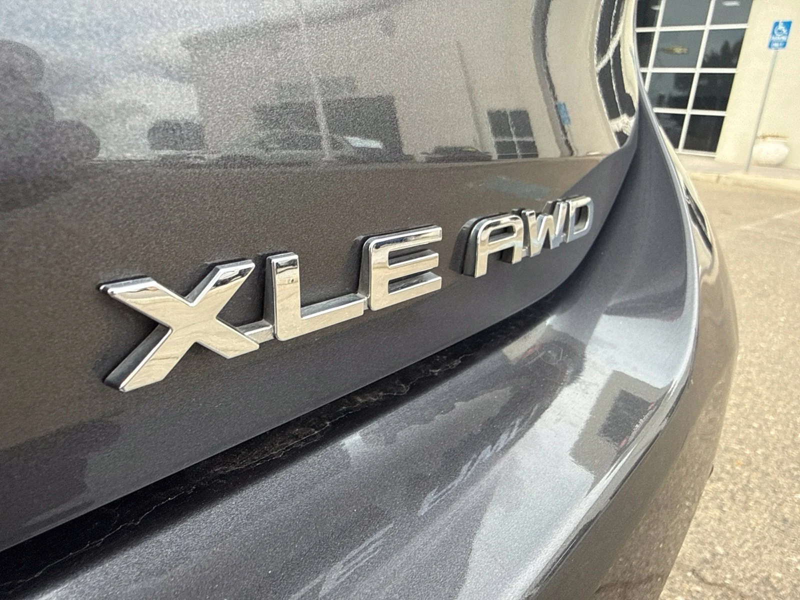 Used 2023  Toyota L image 6