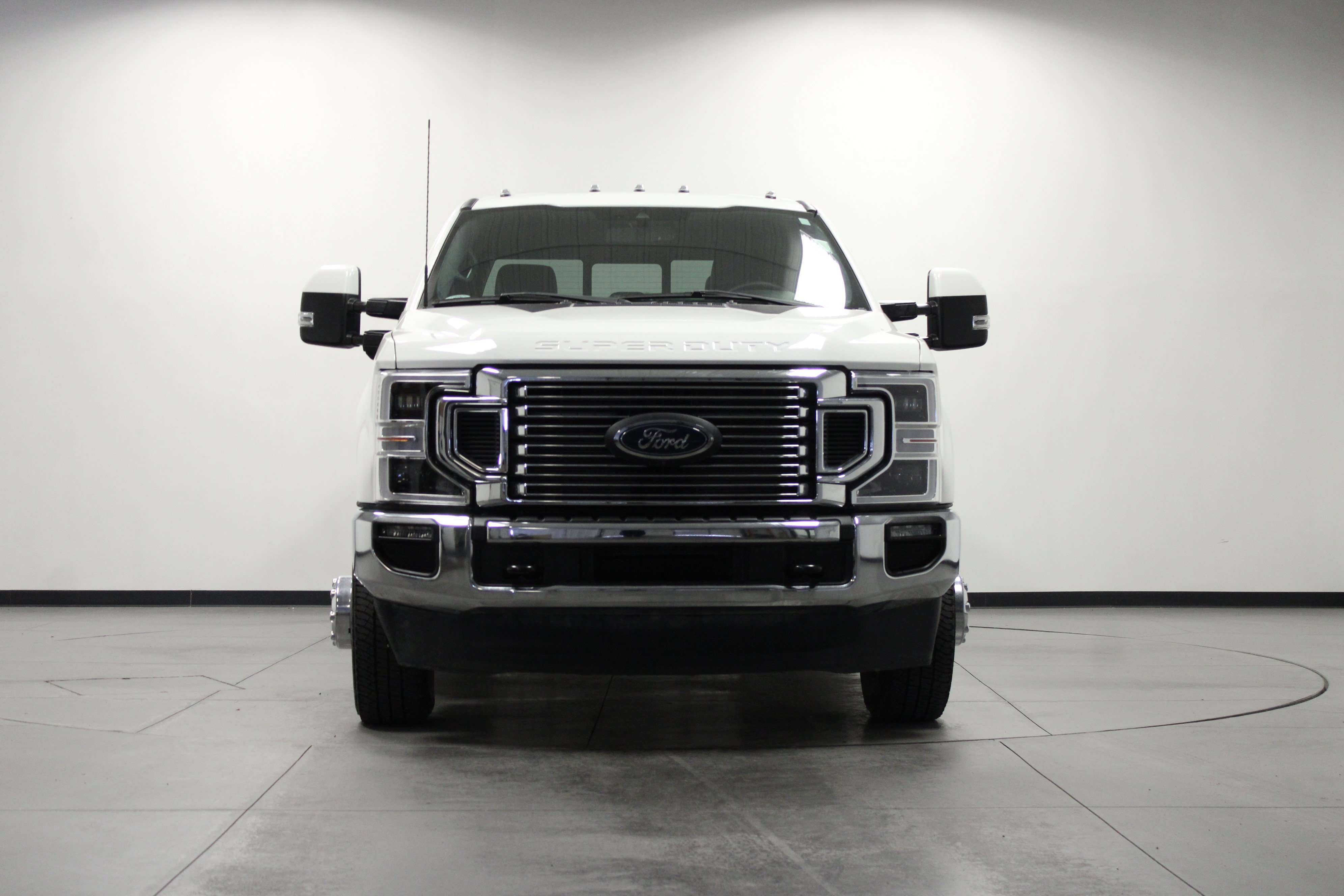 Used 2022 White Metallic Ford Lariat image 9