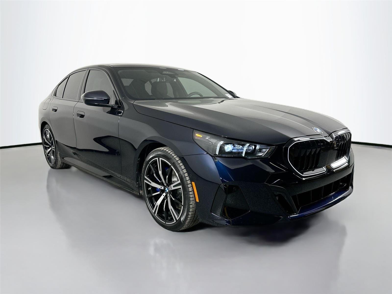 New 2026 Carbon Black Metallic BMW 530i xDrive image 4
