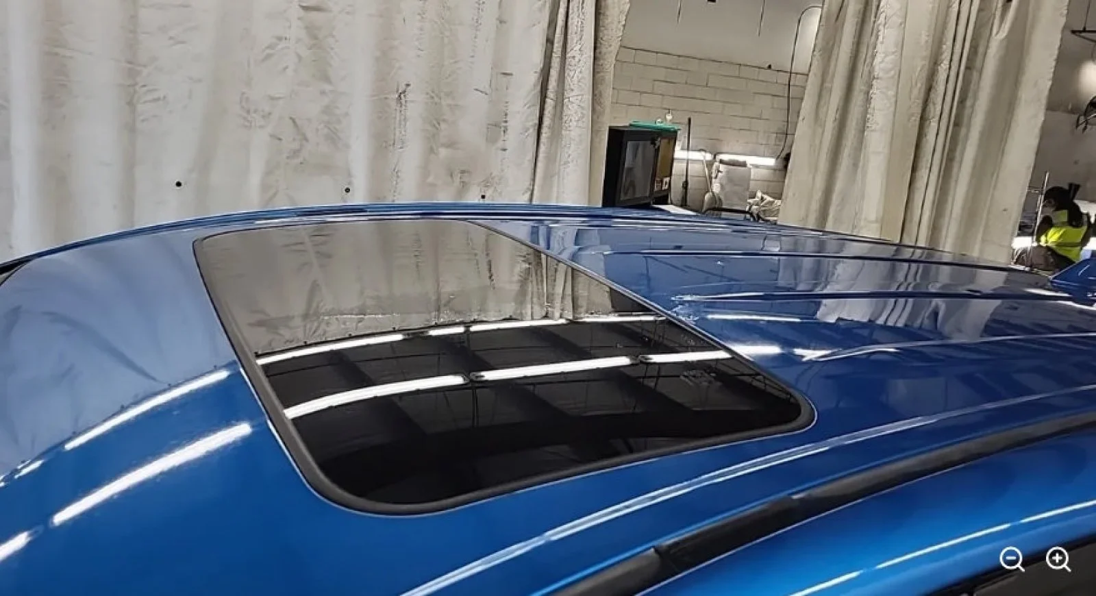 Used 2018 Electric Storm Blue Toyota XLE image 6