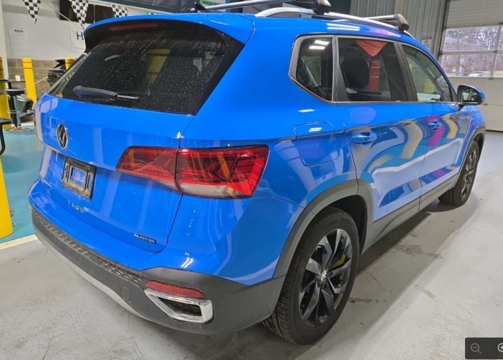 Used 2022 Cornflower Blue Volkswagen SE image 3