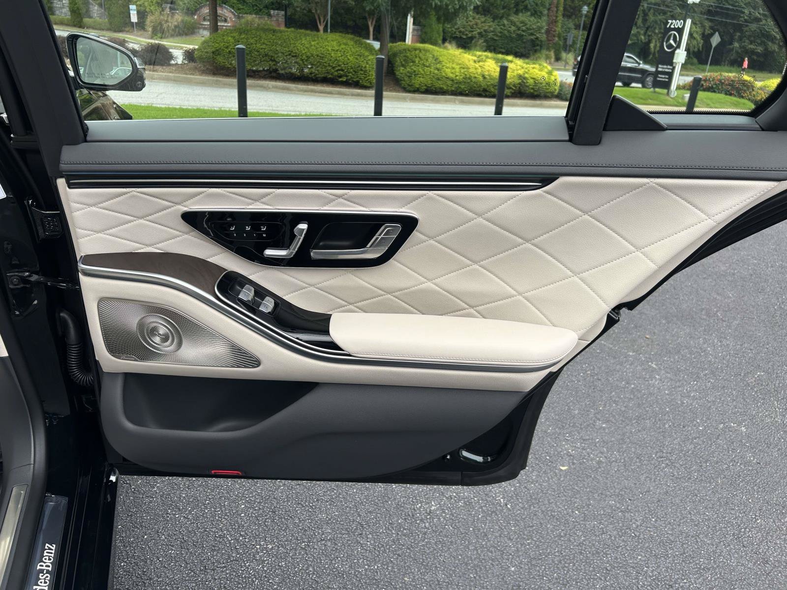 New 2027 Emerald Green Metallic Mercedes-Benz S 580 4MATIC® Sedan image 38