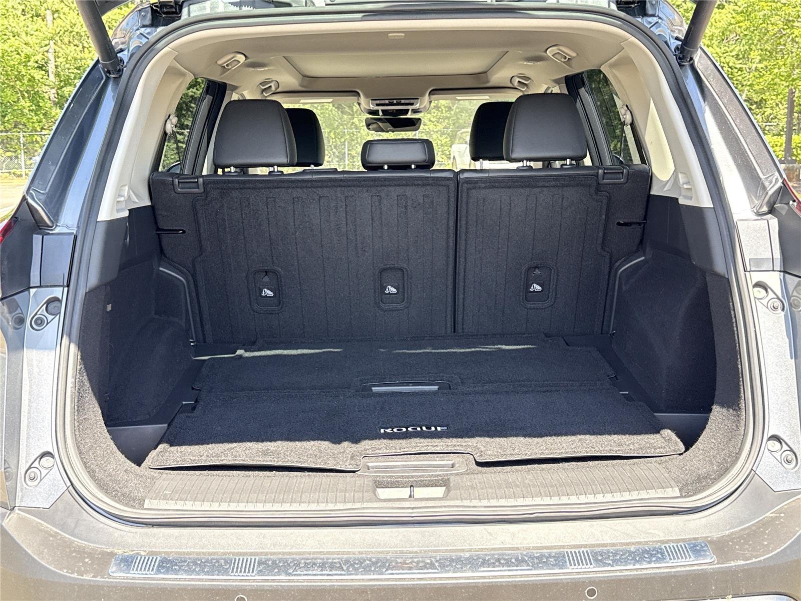 Used 2023 Gun Metallic Nissan SL image 23