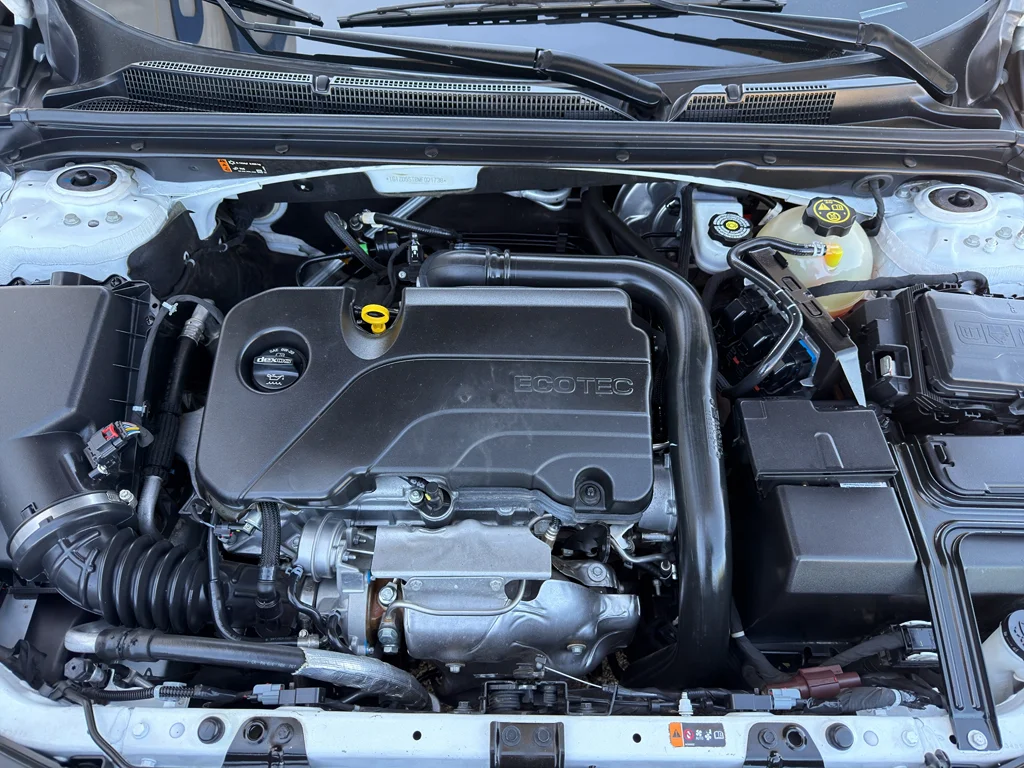 Used 2021 SUMMIT WHITE Chevrolet LT image 16