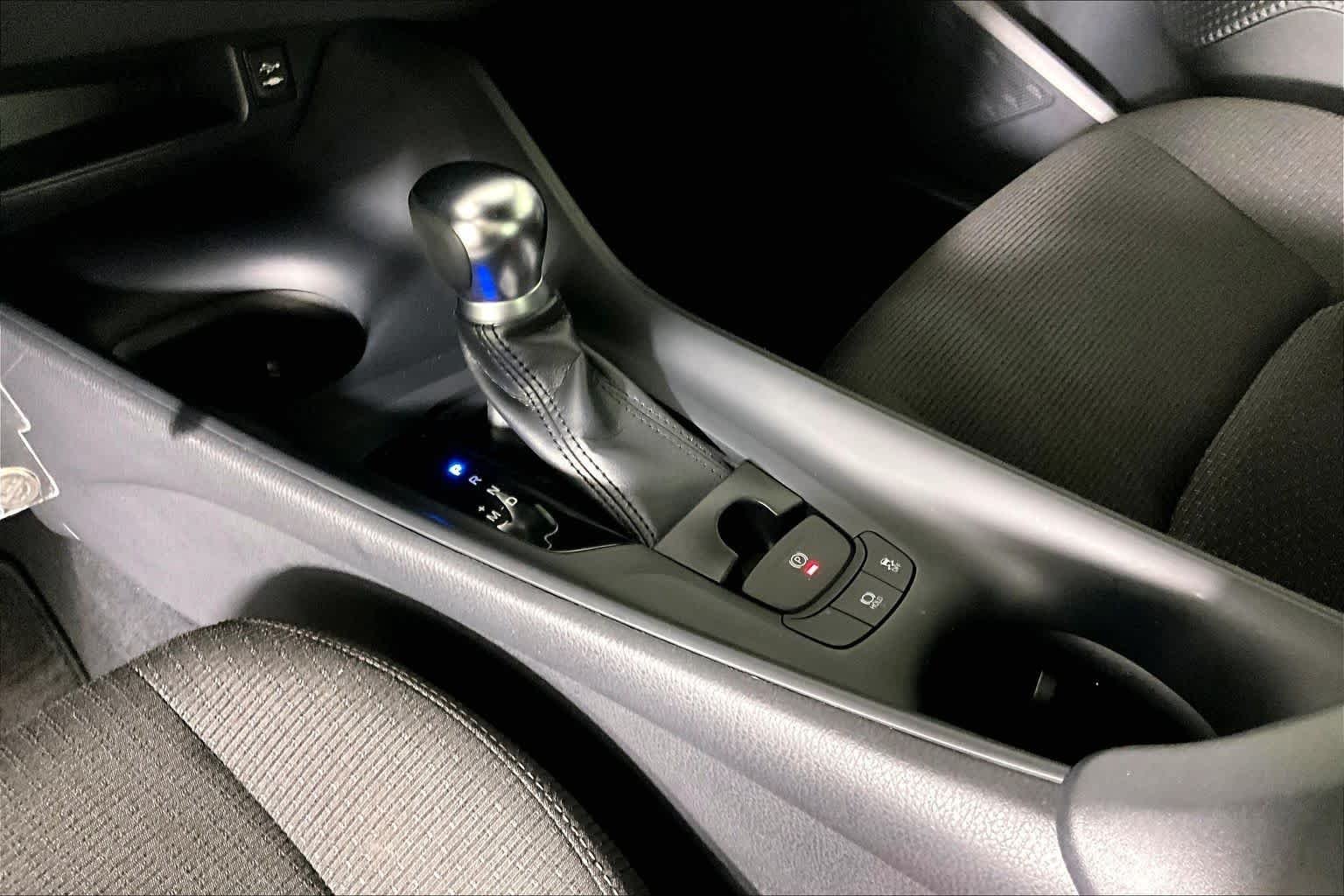 Used 2018 Iceberg/Ruby Flare Pearl Toyota XLE image 15