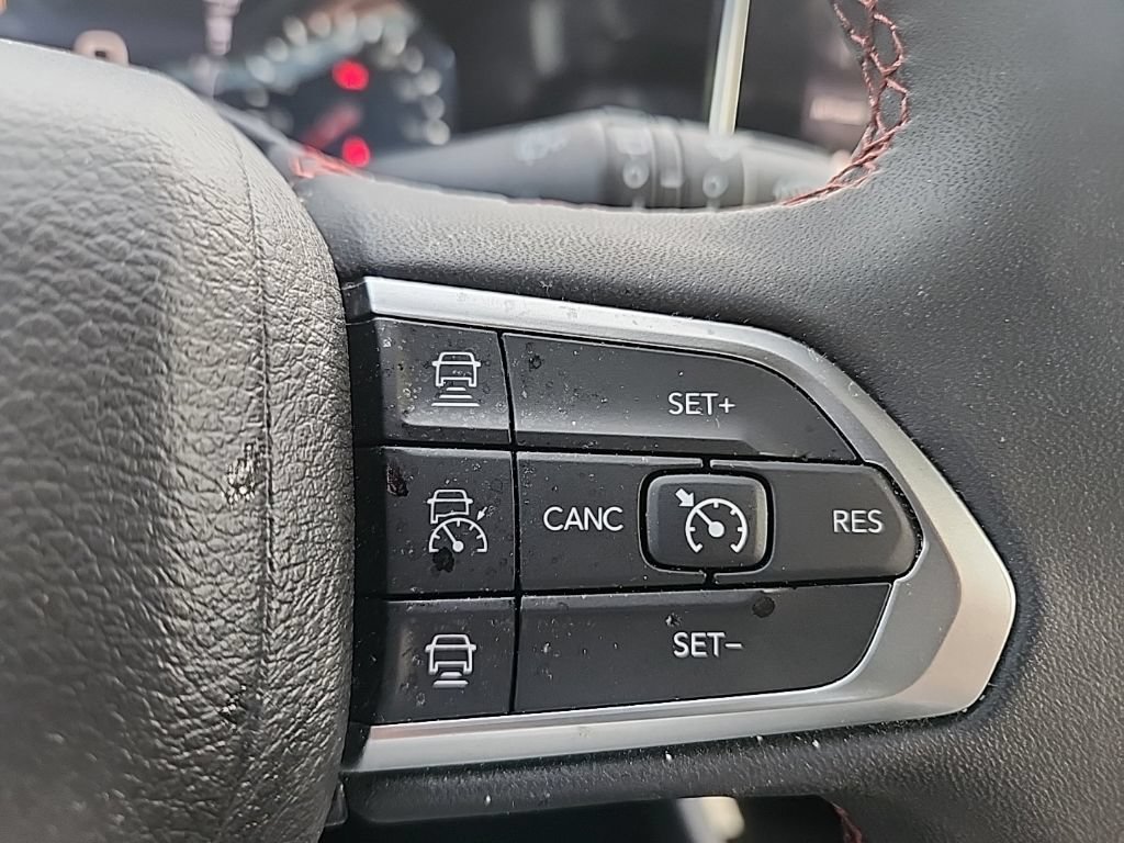 Used 2025 Red Hot Pearlcoat Jeep Trailhawk image 18