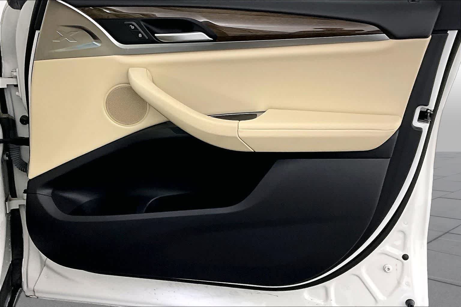Used 2019 Alpine White BMW sDrive30i image 22