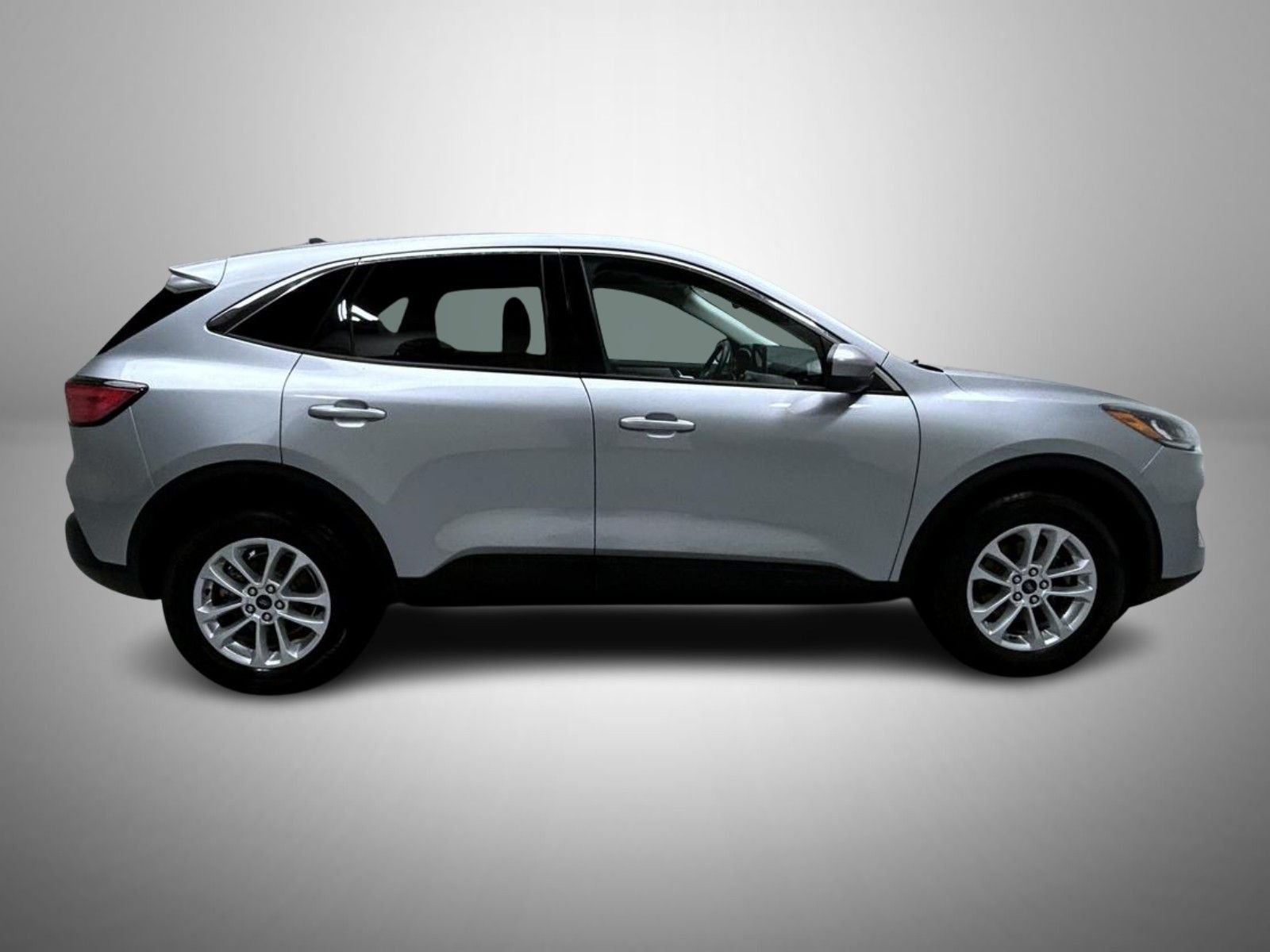 Used 2021 Silver Ford SE image 4