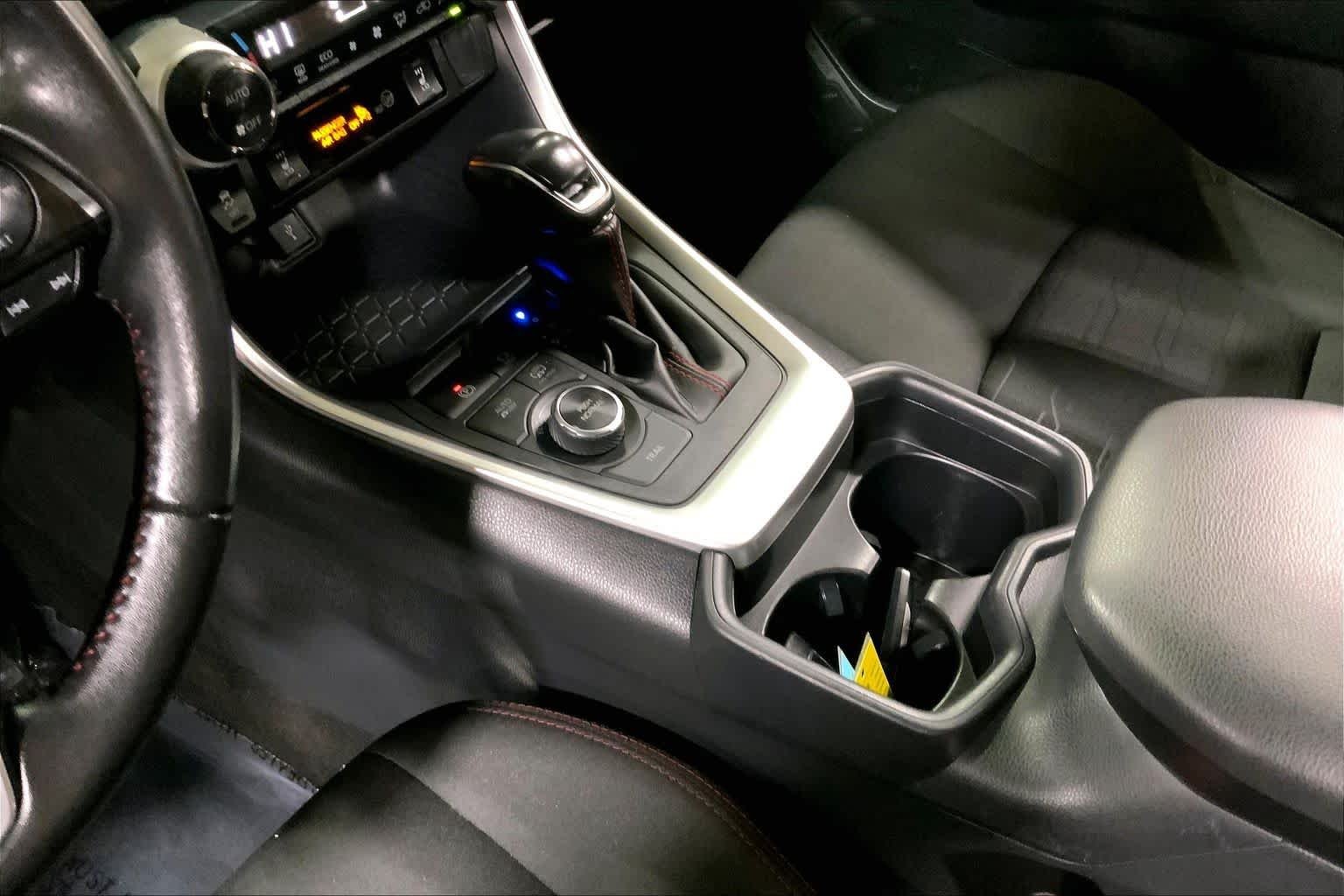 Used 2021 Midnight Black Metallic Toyota SE image 17