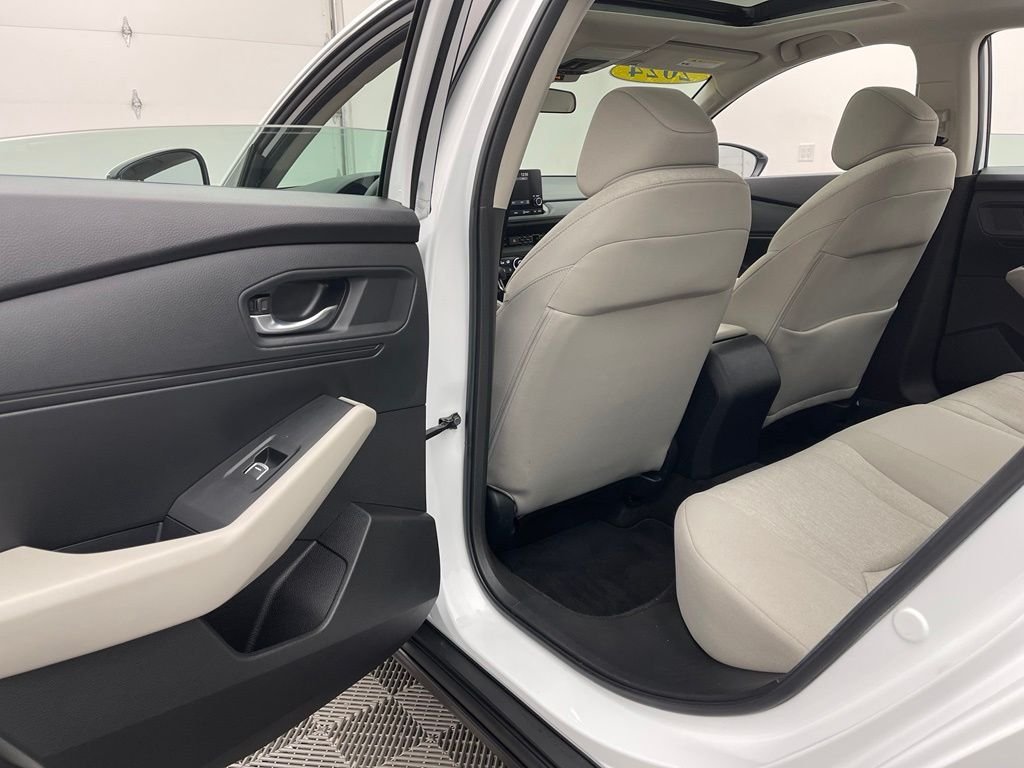 Used 2024 White Honda EX image 35