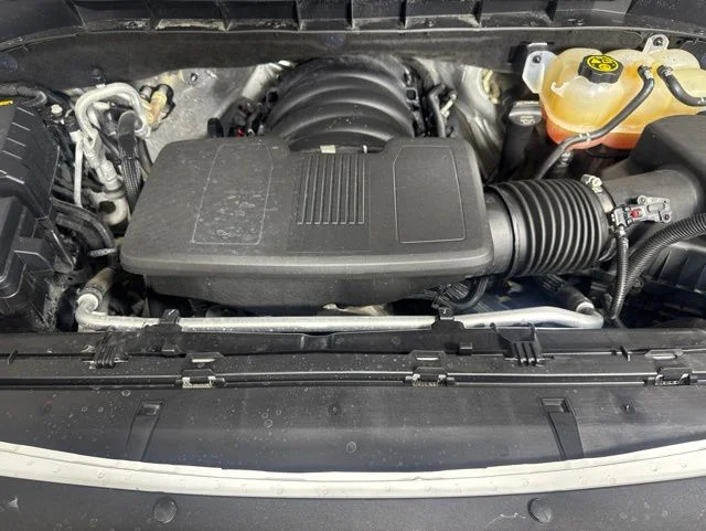 Used 2022 White Frost Tricoat GMC Denali image 9