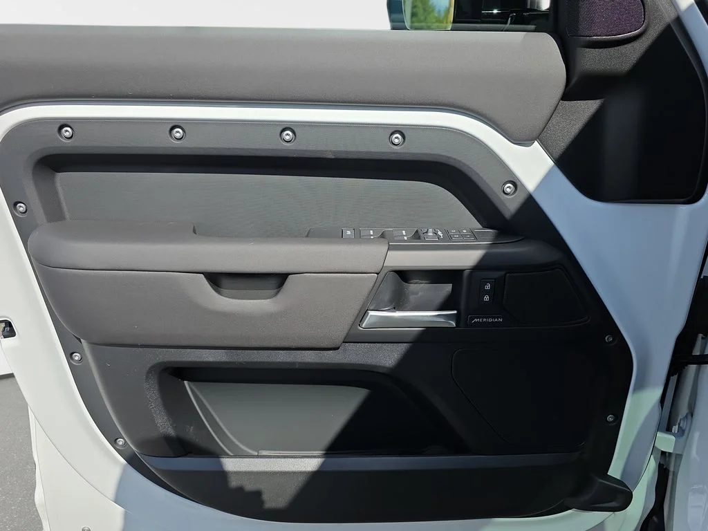 New 2026 Fuji White LAND ROVER S image 27