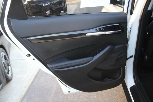 Used 2023 White Kia S image 22