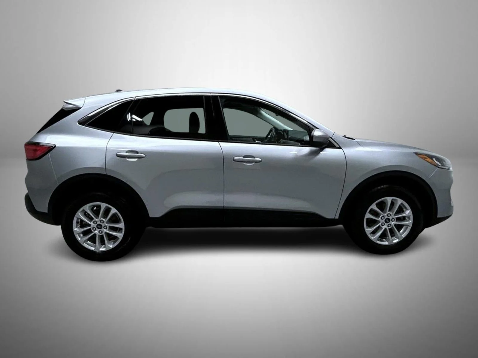 Used 2021 Silver Ford SE image 4