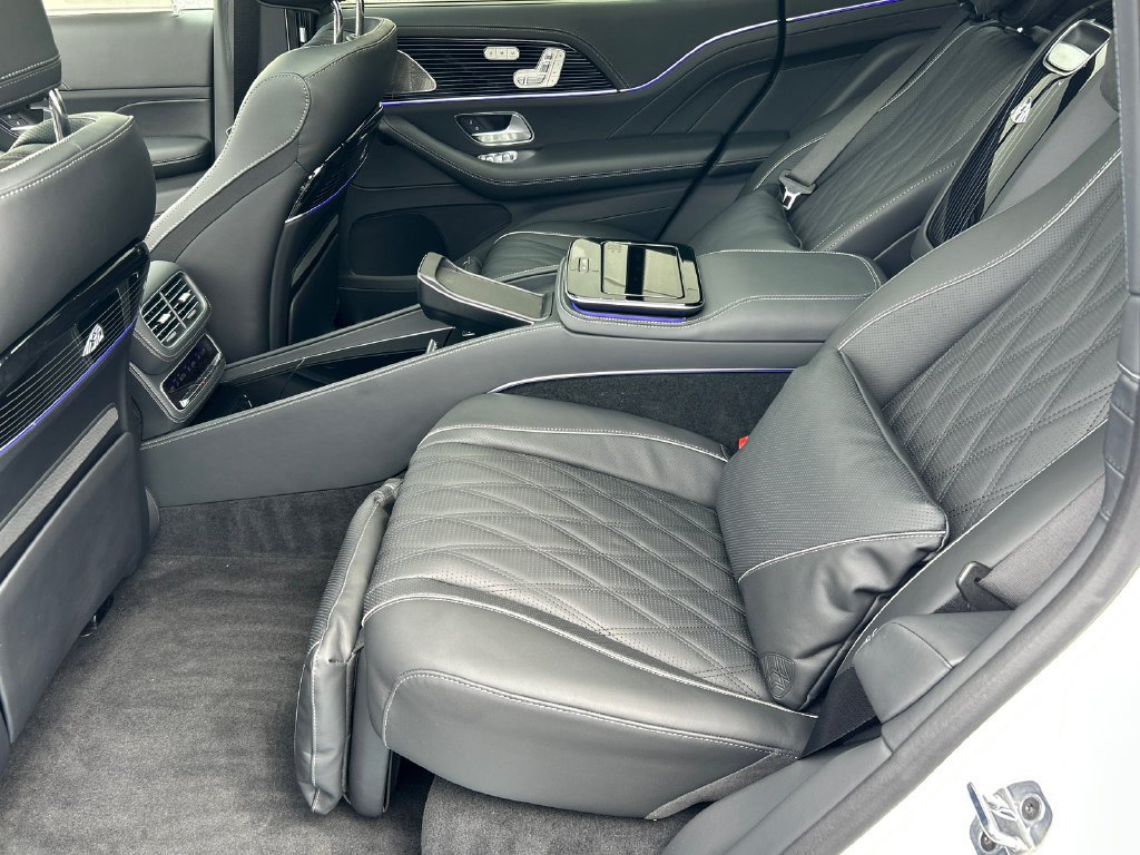 New 2026 MANUFAKTUR Moonlight White Metallic Mercedes-Benz Maybach GLS 600 image 65