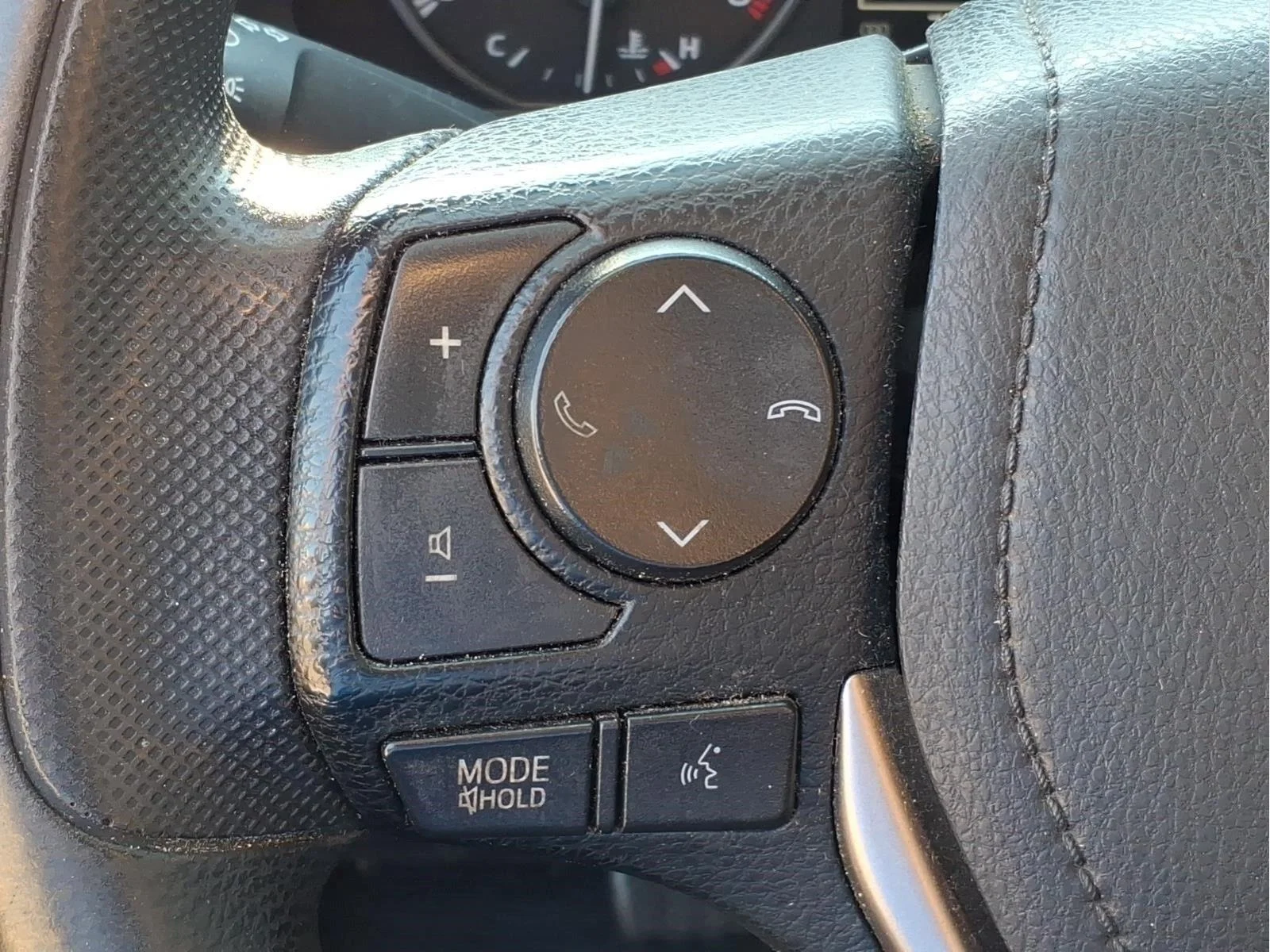 Used 2018 Ruby Flare Pearl Toyota LE image 20