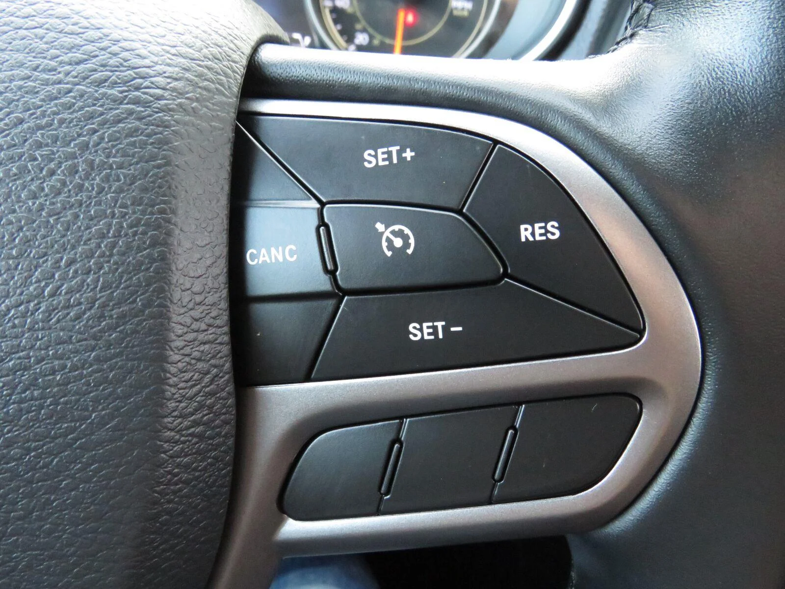 Used 2019 Diamond Black Cry Jeep Limited image 36