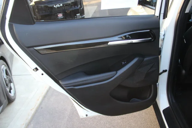Used 2023 White Kia S image 22