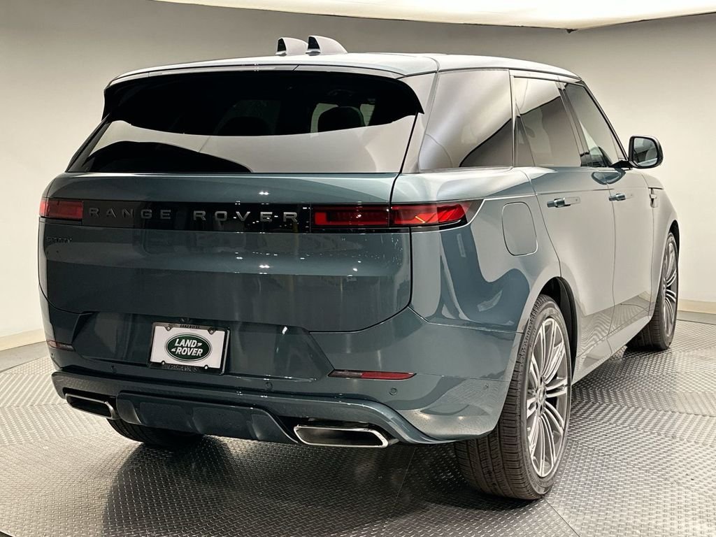 Used 2025 Giola Green Metallic Land Rover Dynamic SE image 3
