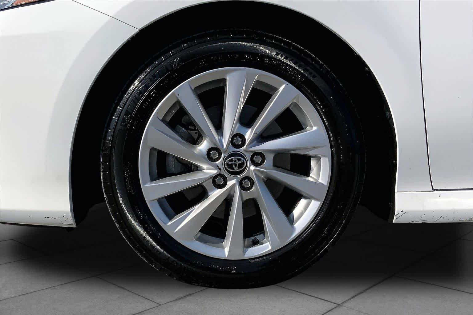 Used 2023 Ice Cap Toyota LE image 11