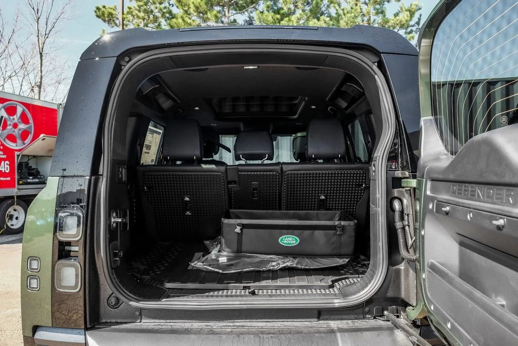 New 2026 Woolstone Green Land Rover X-Dynamic SE image 9