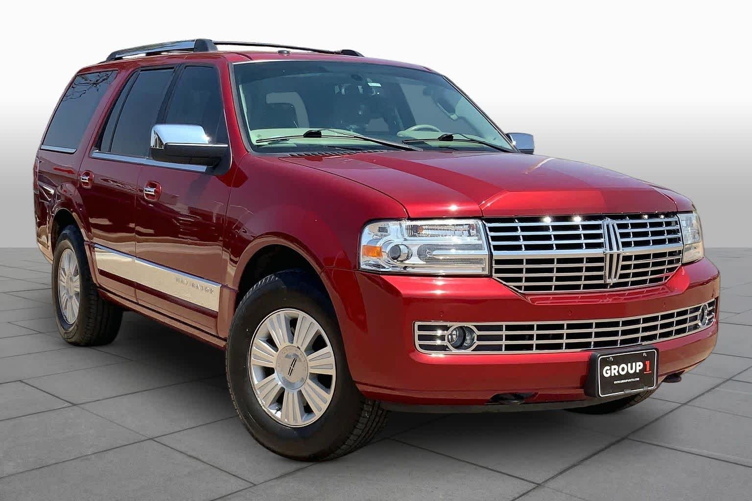 Used 2013 Ruby Red Metallic Tinted Clearcoat Lincoln  image 2