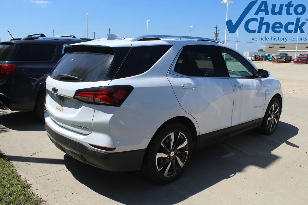 Used 2022 Summit White Chevrolet Premier image 2