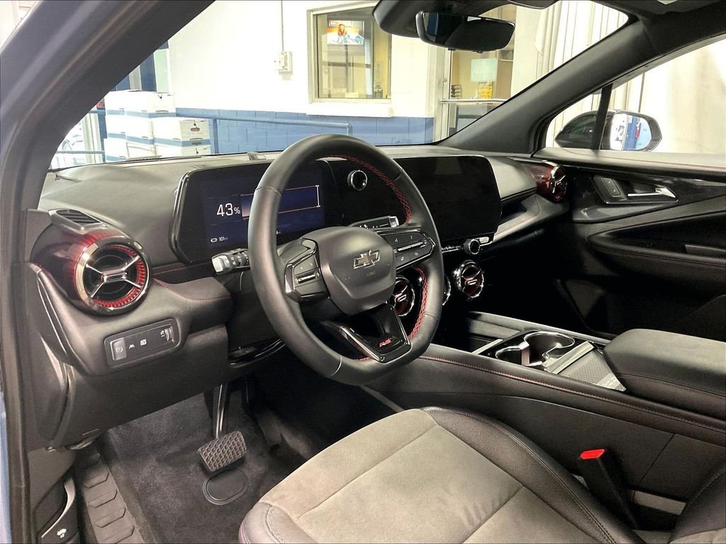Used 2025 Gray Chevrolet RS image 8
