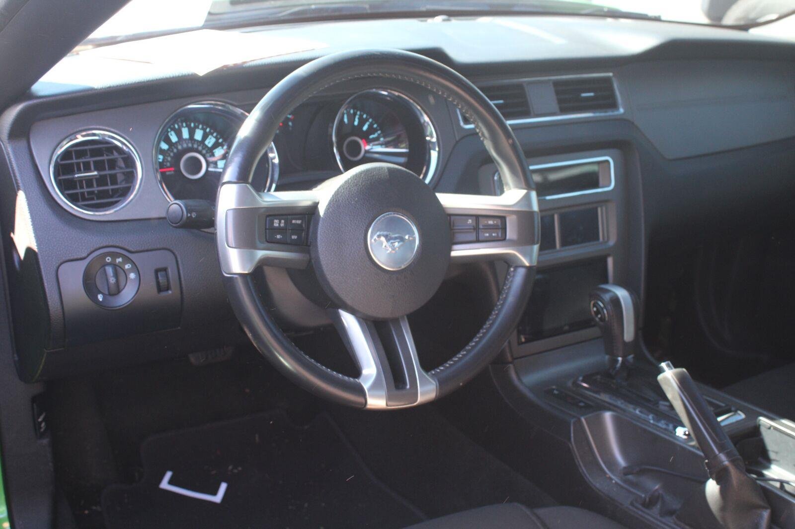 Used 2014 Gotta Have It Green Metallic Tri-Coat Ford 2dr Cpe GT image 9
