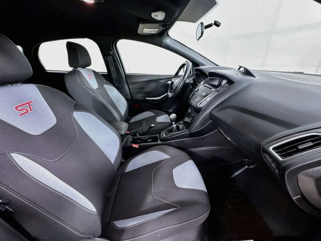Used 2015 Magnetic Ford ST image 31