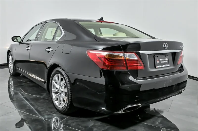 Used 2012 Obsidian Lexus  image 7
