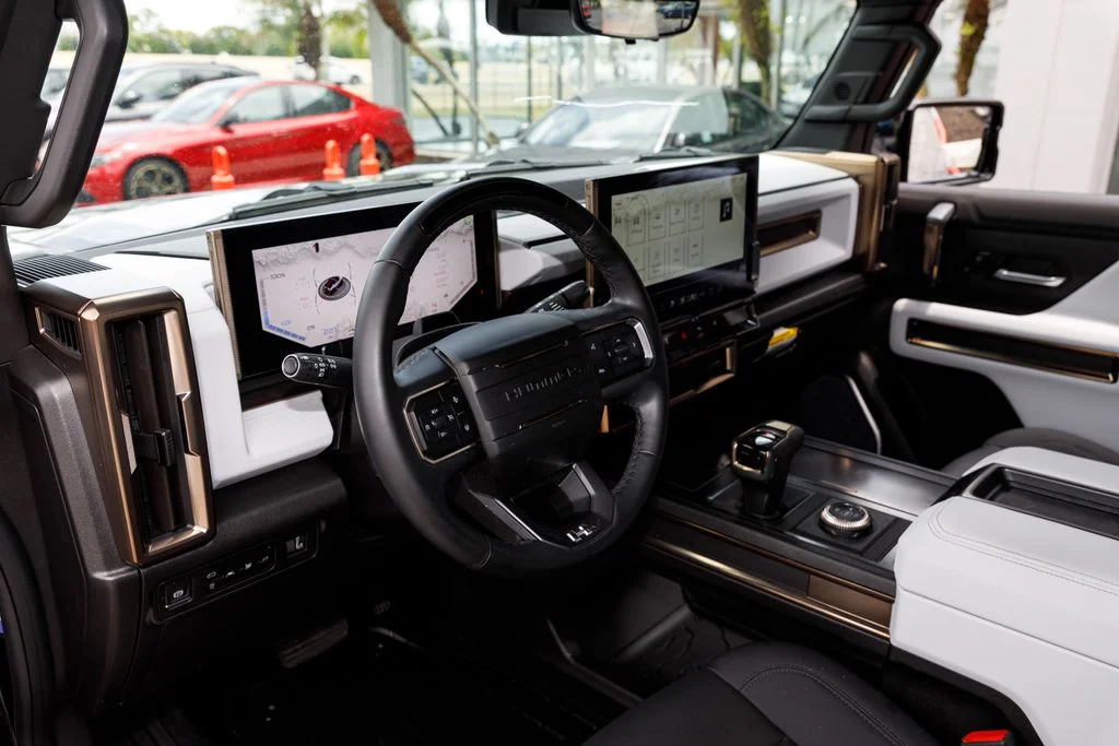 Used 2025 Black GMC 2X image 30