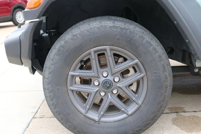 Used 2024 Earl Clearcoat Jeep Sport S image 50