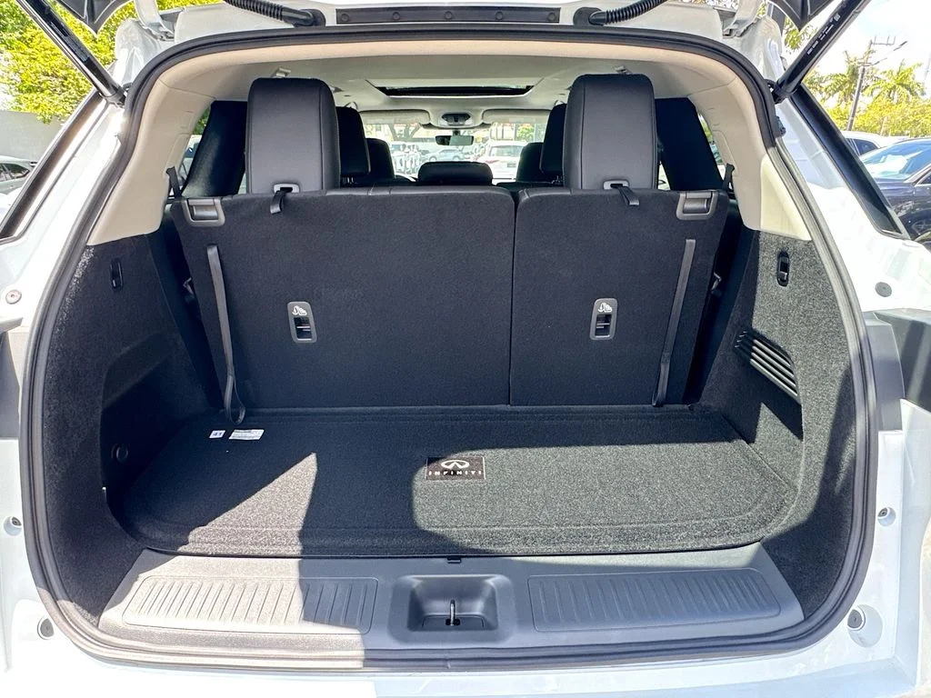 New 2027 RADIANT WHITE INFINITI Luxe FWD image 28