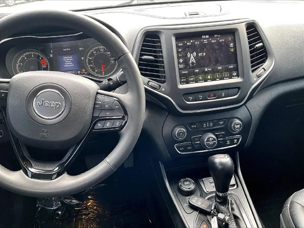Used 2023 Black Jeep Altitude image 20