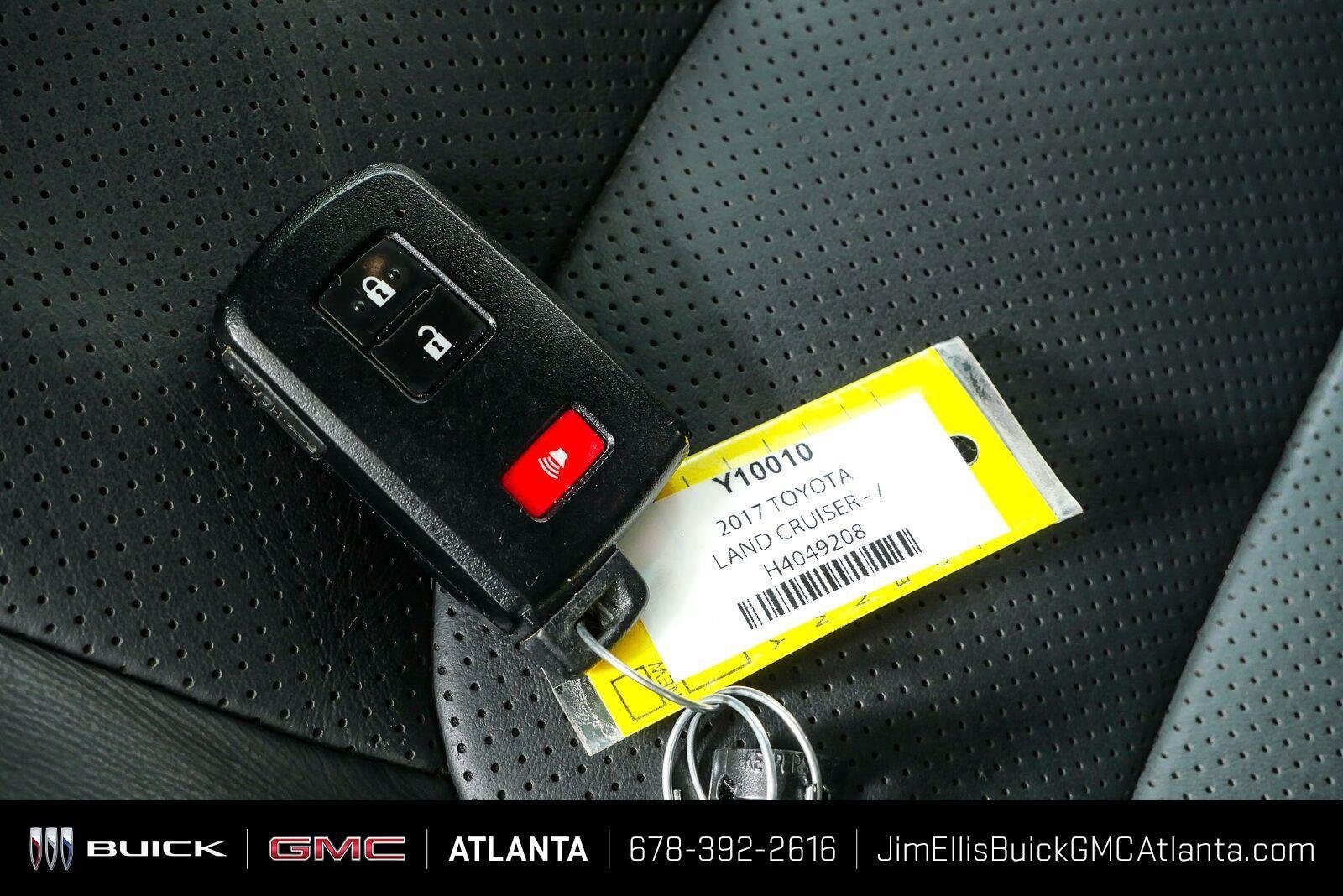 Used 2017 Classic Silver Metallic Toyota Base image 42