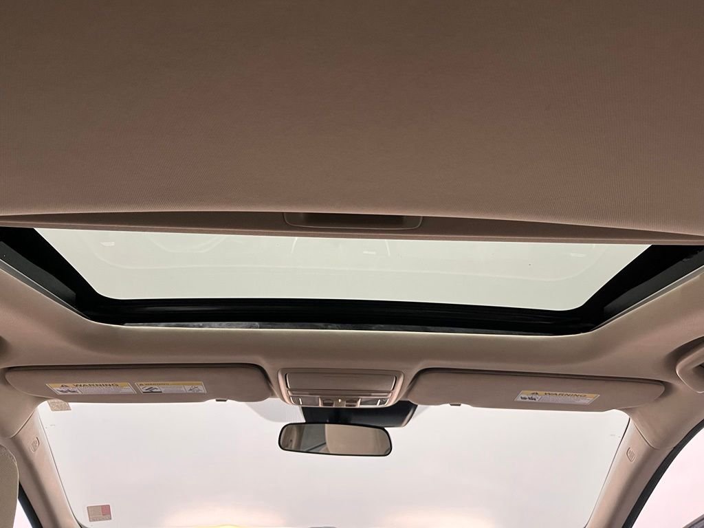Used 2021 White Honda EX image 24