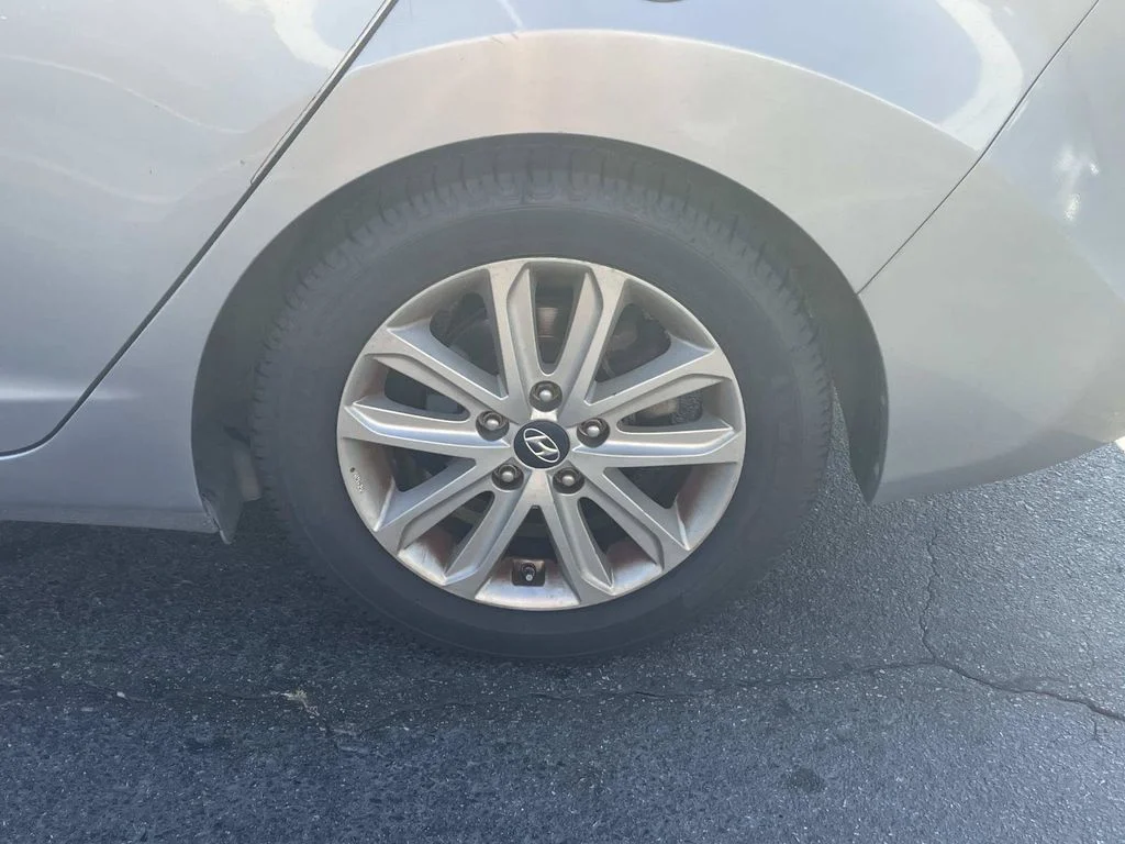 Used 2014 Gray Hyundai SE image 11