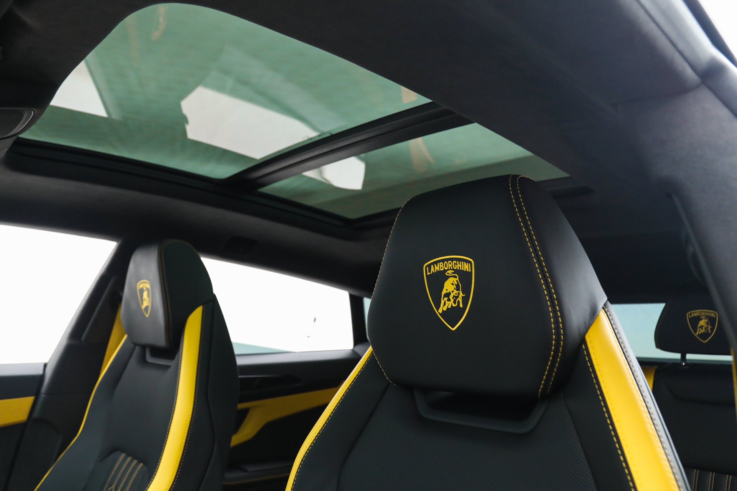 Used 2025 Yellow Lamborghini SE image 25