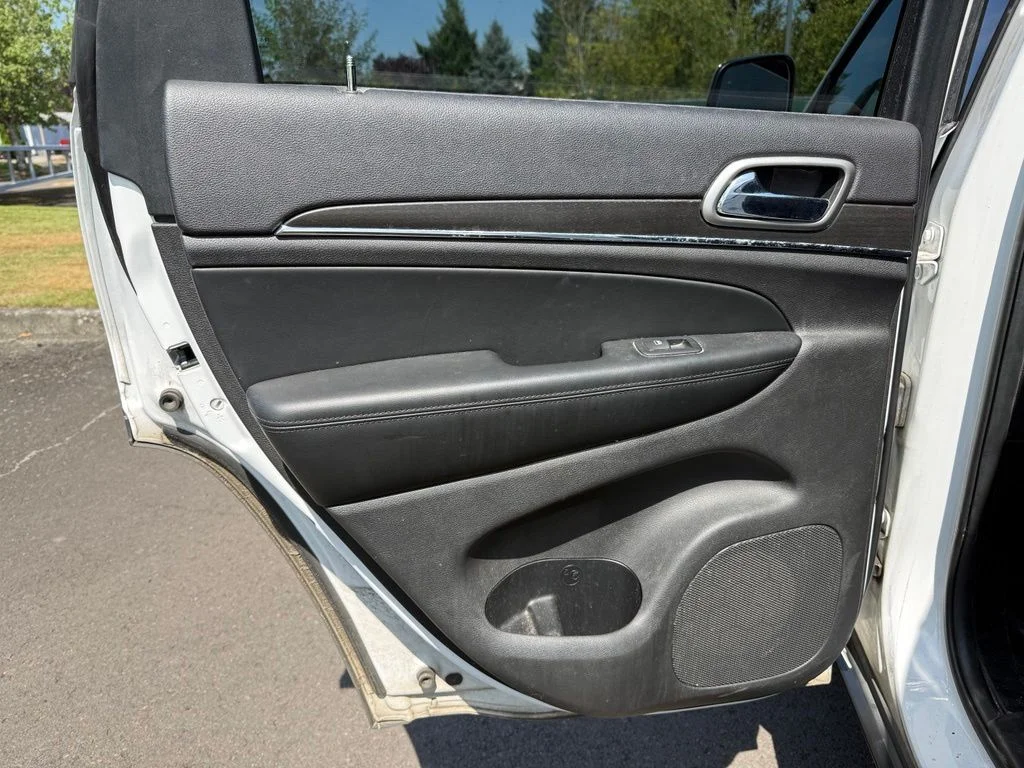 Used 2018 Bright White Clearcoat Jeep Limited image 21