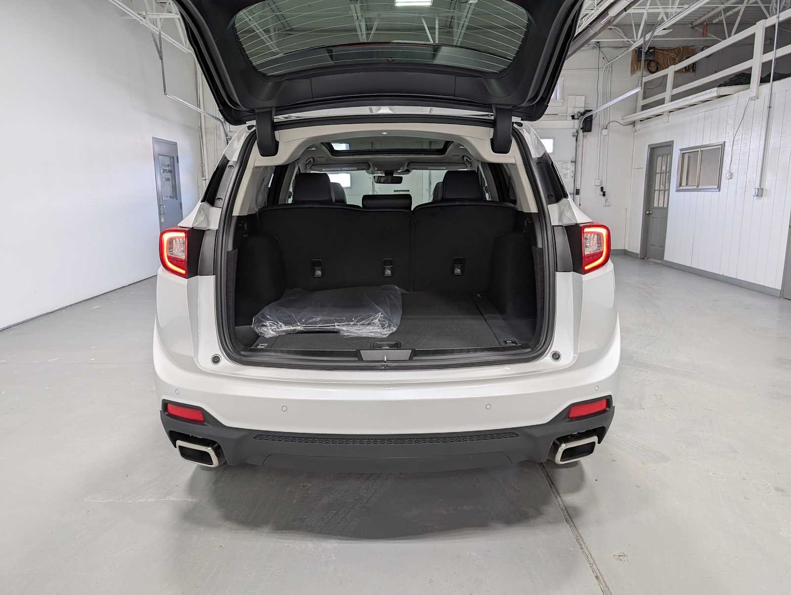 New 2026 Platinum White Pearl Acura w/Technology Package image 22
