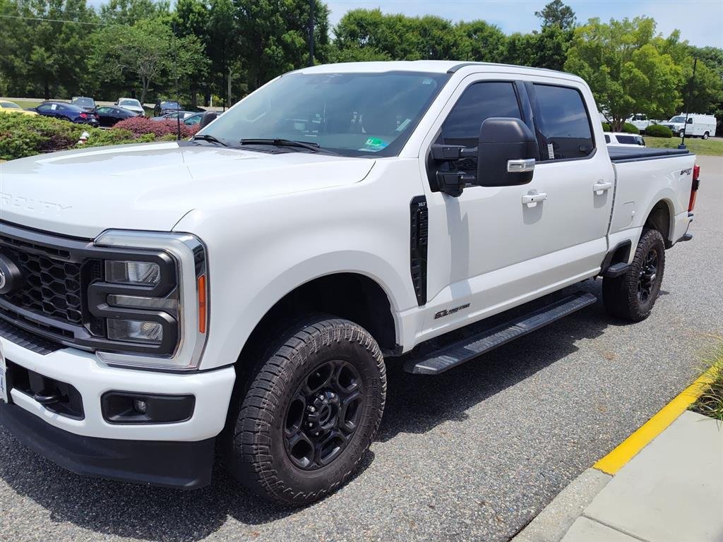 Used 2023 Oxford White Ford XLT image 1
