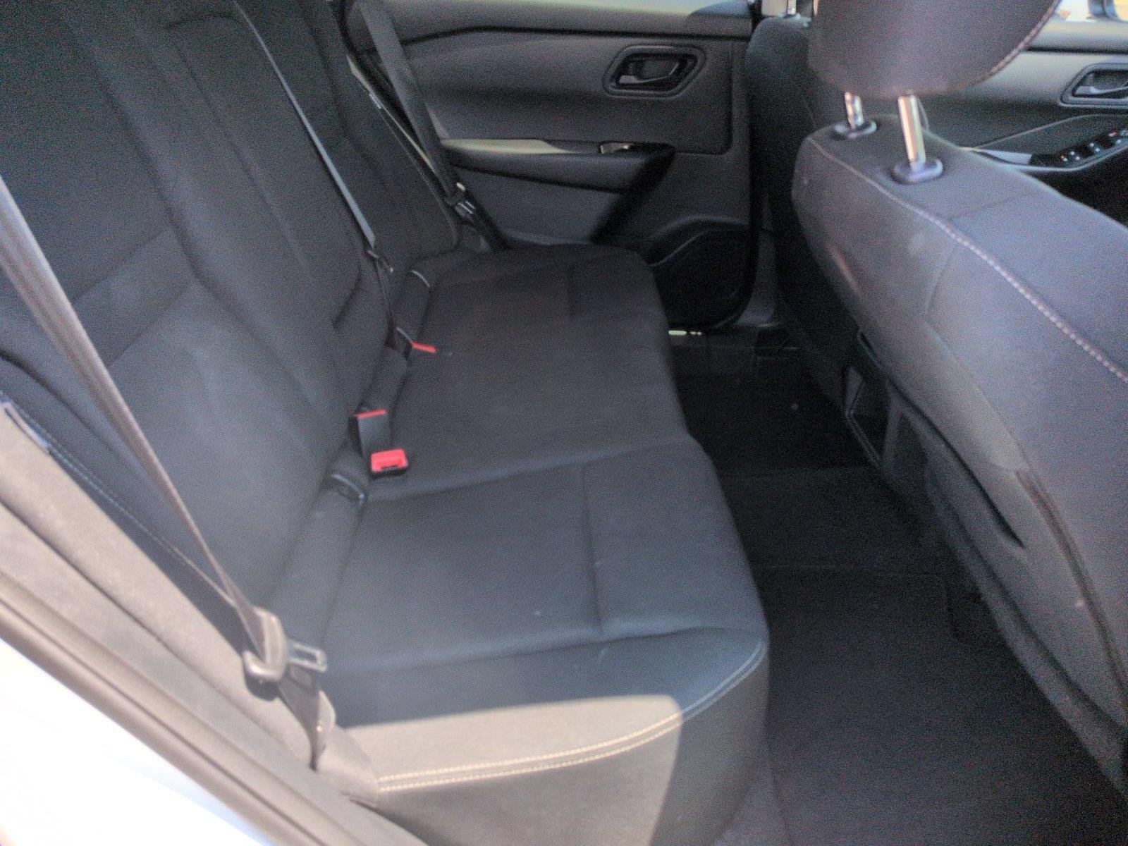 Used 2024 Glacier White Nissan S image 34