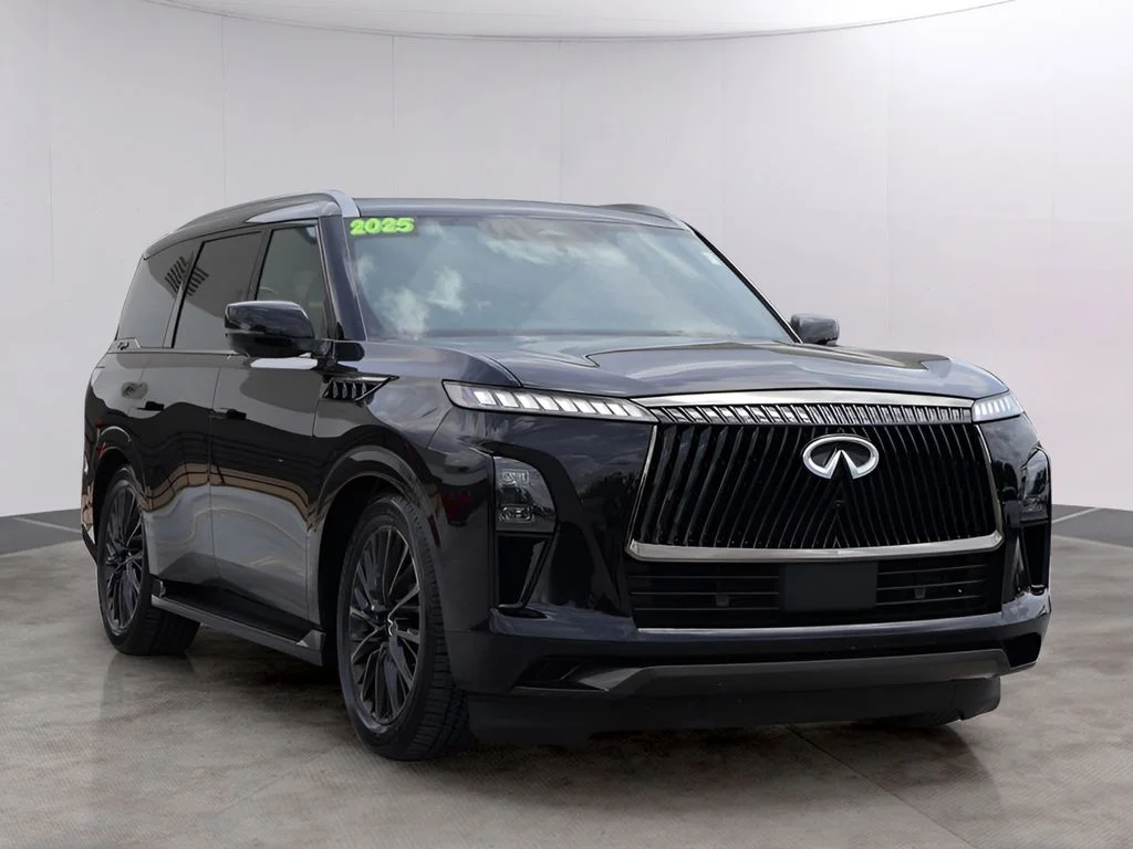 Used 2025 Mineral Black INFINITI AUTOGRAPH image 3